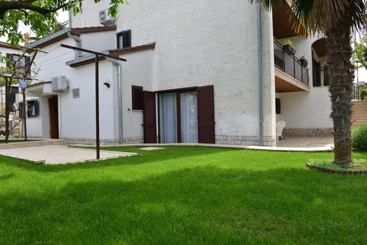 Apartments Mina Porec Exterior photo
